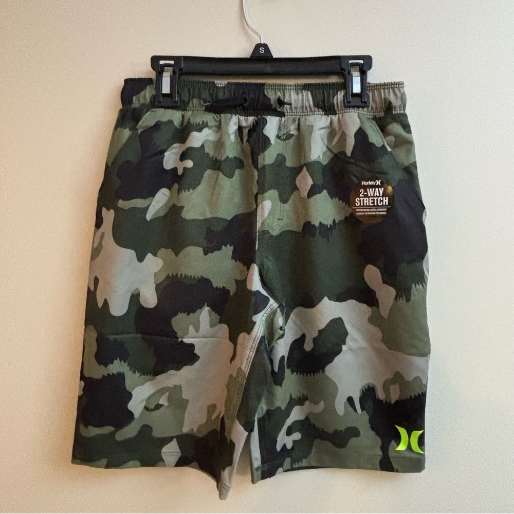 Hurley Boys Camo Shorts Size Medium NWT